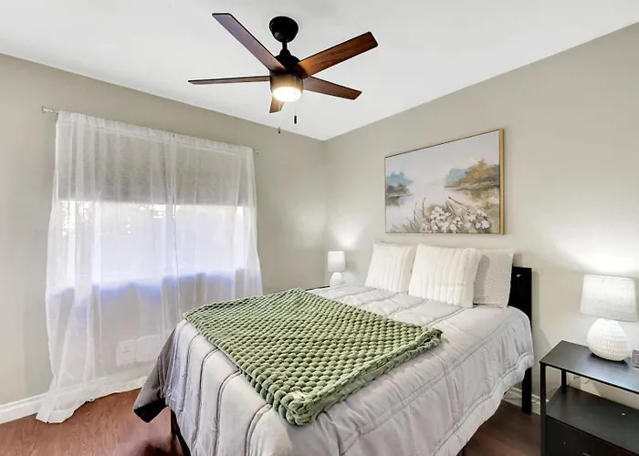 Bright Fun Spacious Home With Pool
