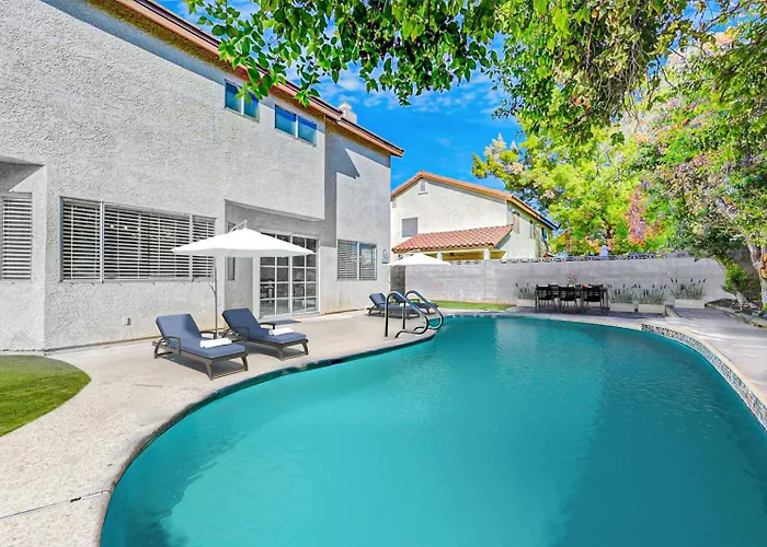 Bright Fun Spacious Home With Pool