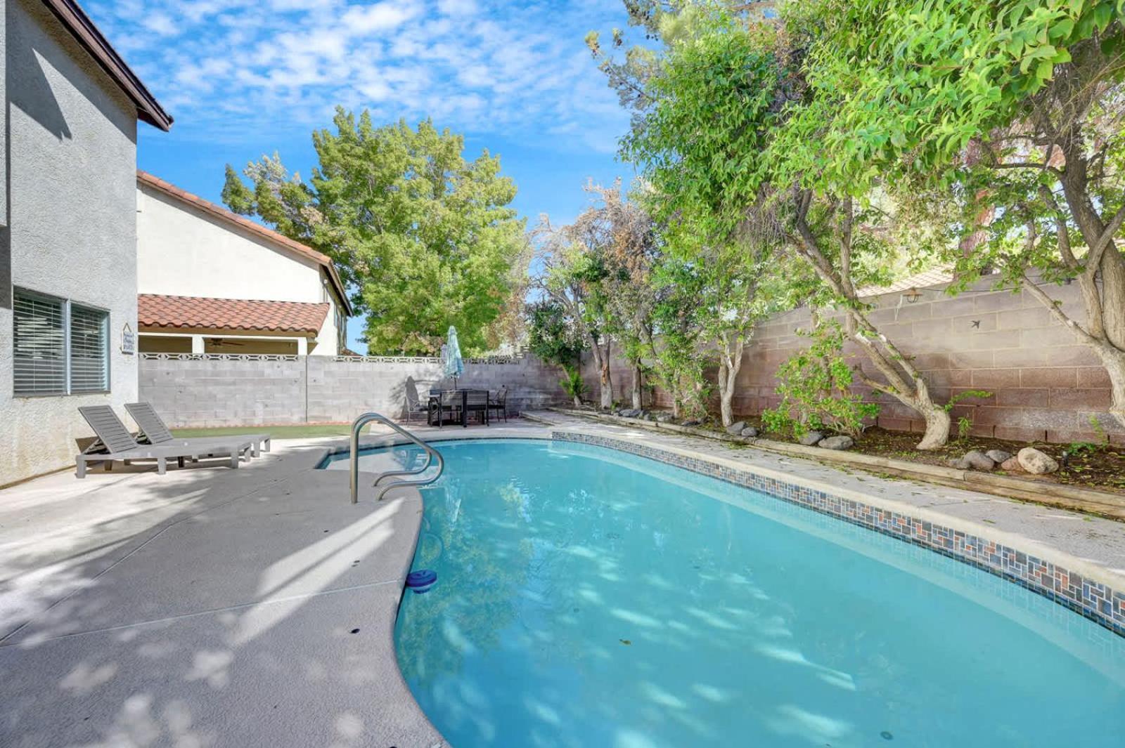 Bright Fun Spacious With Pool Holiday home