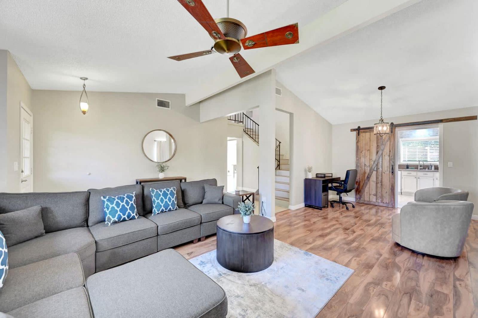 Bright Fun Spacious With Pool Holiday home